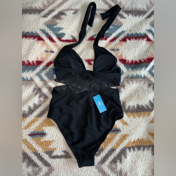 Geo Stitching Wrap Cutout One Piece Swimsuit - Picture 4 of 4